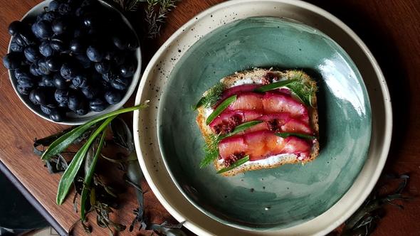 Hederman's smoked salmon with sloe gin and wild pickles on oatmeal bread